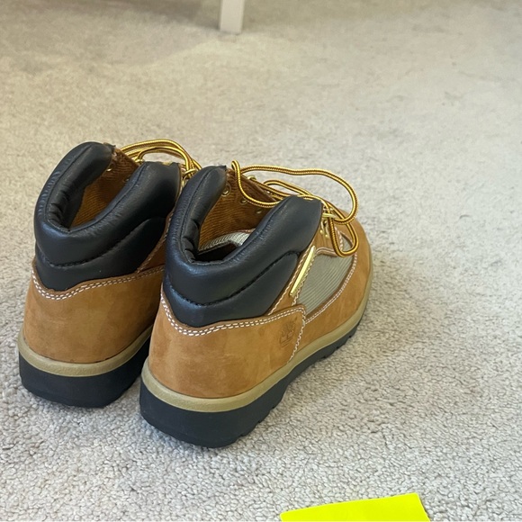 Kids Timberlands SZ 3 - Picture 4 of 5
